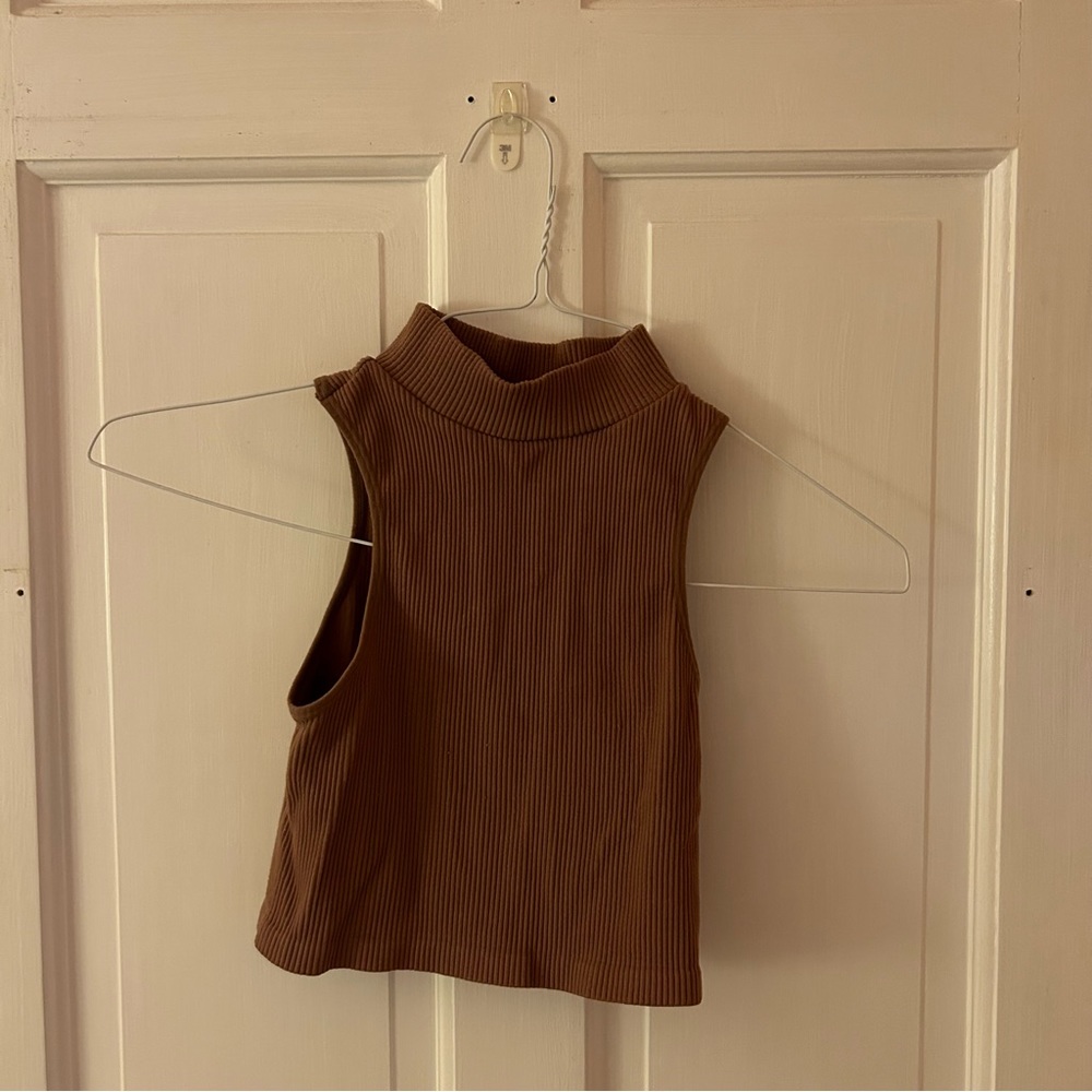 Ribbed Turtleneck Crop Top